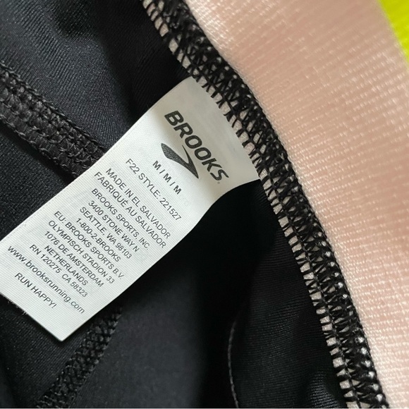 Brooks Running Black Run Within 7/8 Tight size medium - Picture 15 of 15